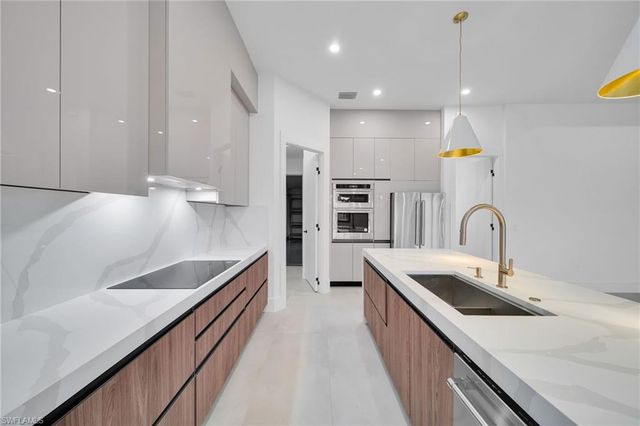 836 SW 36th TER, Cape Coral, FL 33914