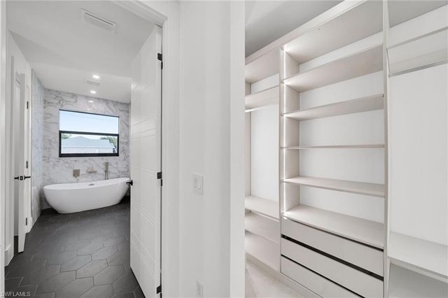 836 SW 36th TER, Cape Coral, FL 33914