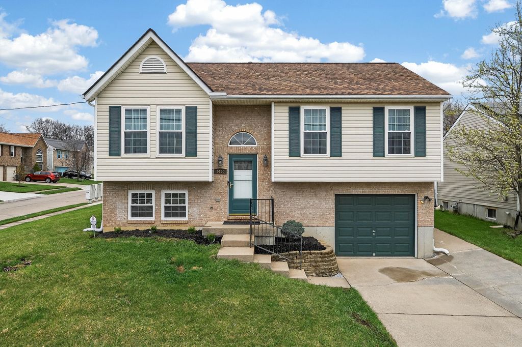 1490 Clovernook Drive, Elsmere, KY 41018