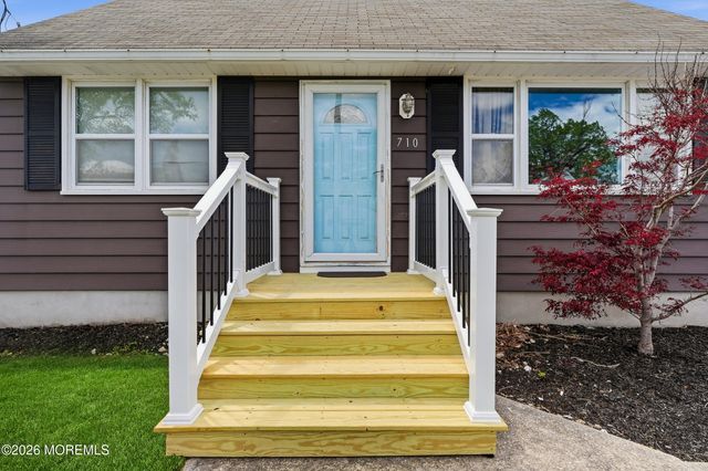 710 Newport Avenue, Ocean Gate, NJ 08740