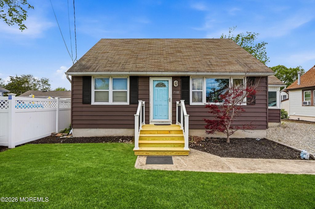 710 Newport Avenue, Ocean Gate, NJ 08740