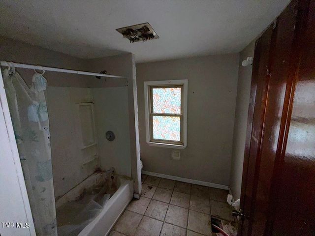 1427 Reed Hollow Road, Gate City, VA 24251