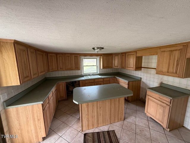 1427 Reed Hollow Road, Gate City, VA 24251