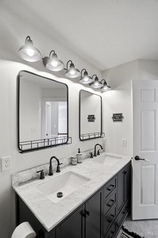 130 Wells Drive, Springboro, OH 45066