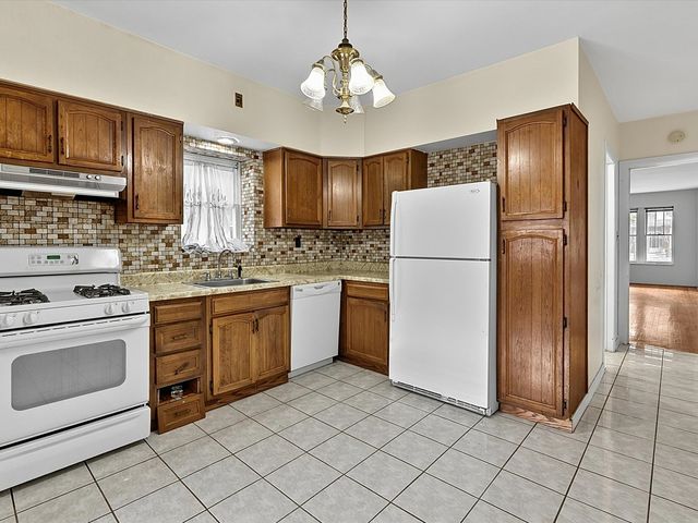 4935 W Henderson Street, Chicago, IL 60641
