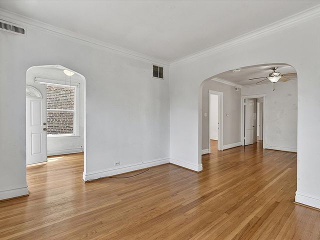4935 W Henderson Street, Chicago, IL 60641