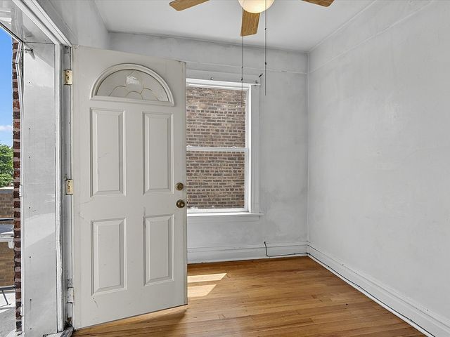4935 W Henderson Street, Chicago, IL 60641