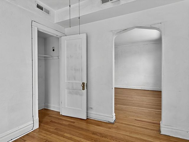 4935 W Henderson Street, Chicago, IL 60641