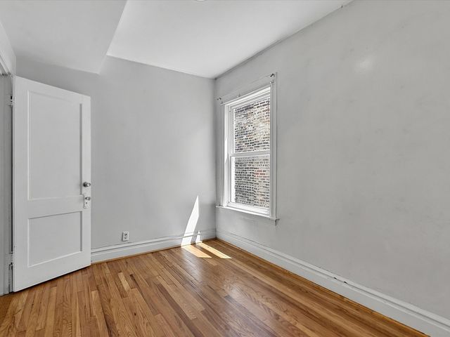 4935 W Henderson Street, Chicago, IL 60641