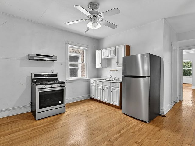 4935 W Henderson Street, Chicago, IL 60641