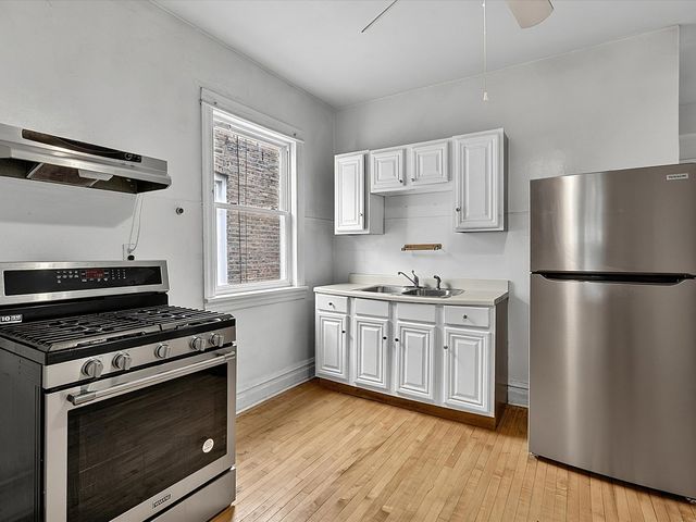 4935 W Henderson Street, Chicago, IL 60641