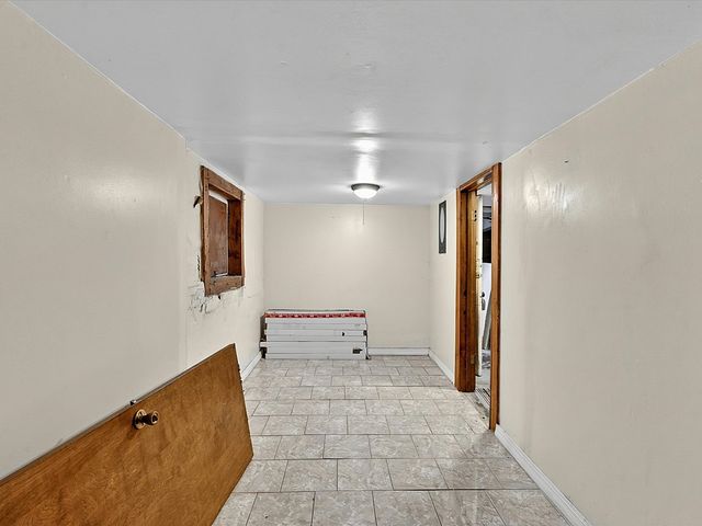 4935 W Henderson Street, Chicago, IL 60641