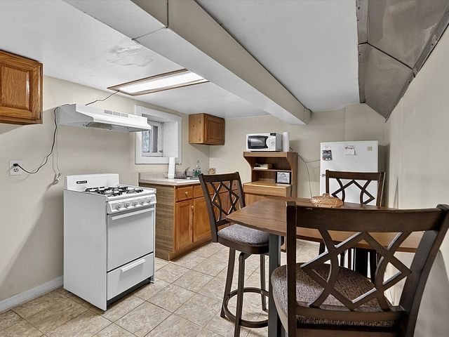 4935 W Henderson Street, Chicago, IL 60641