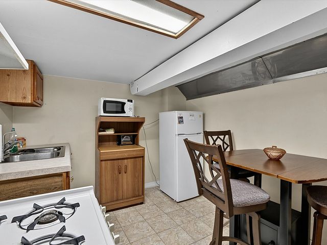 4935 W Henderson Street, Chicago, IL 60641