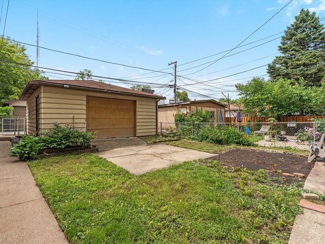 4935 W Henderson Street, Chicago, IL 60641
