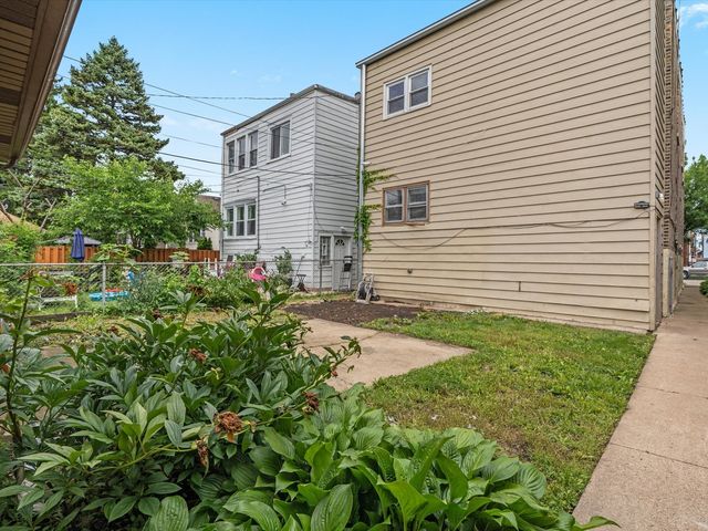 4935 W Henderson Street, Chicago, IL 60641