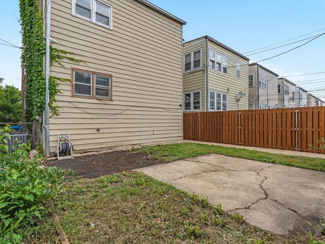 4935 W Henderson Street, Chicago, IL 60641