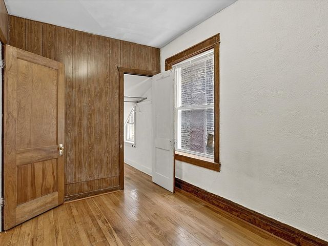 4935 W Henderson Street, Chicago, IL 60641