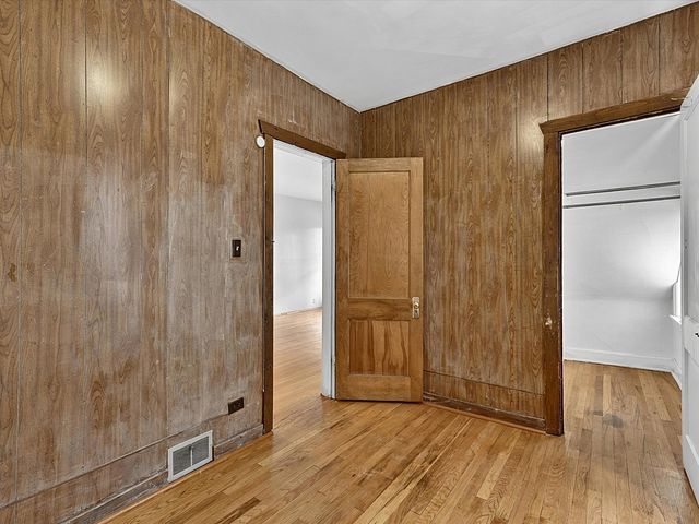 4935 W Henderson Street, Chicago, IL 60641