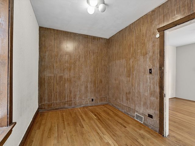 4935 W Henderson Street, Chicago, IL 60641