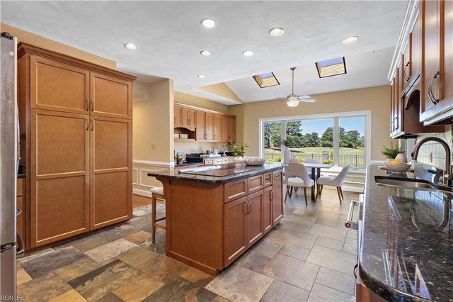 2112 Chamberling KY, Virginia Beach, VA 23454