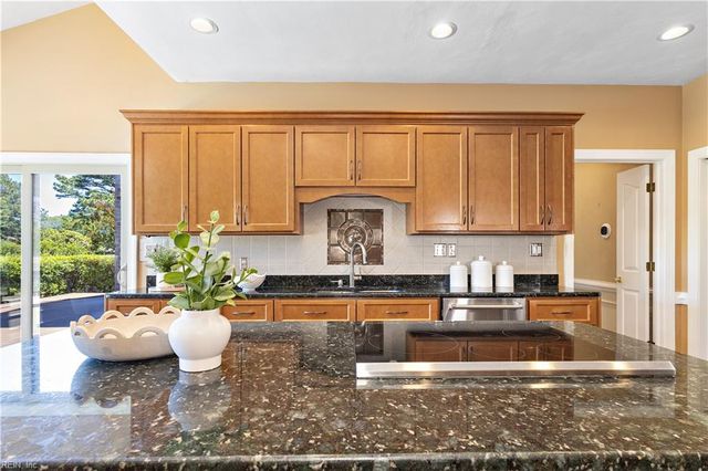 2112 Chamberling KY, Virginia Beach, VA 23454