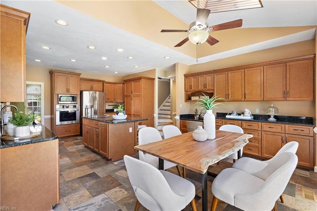 2112 Chamberling KY, Virginia Beach, VA 23454
