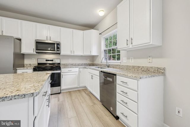 2880 MYRTLEWOOD DR, Dumfries, VA 22026