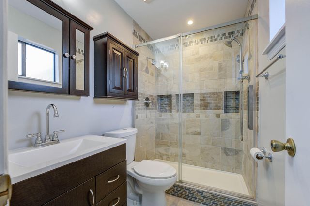 8042 Nova Court, North Charleston, SC 29420