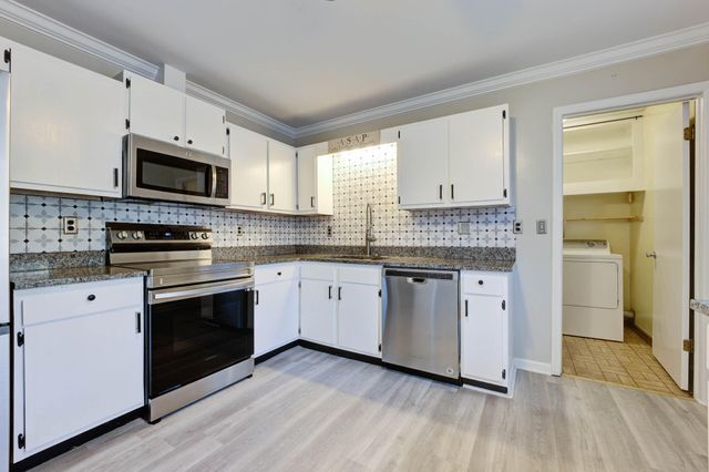 8042 Nova Court, North Charleston, SC 29420