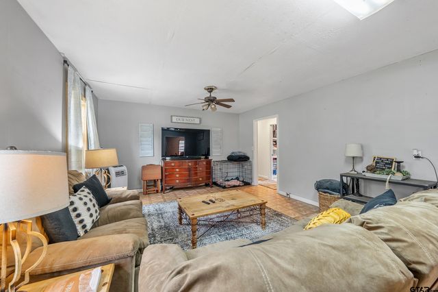 849 County Road 3216, Jacksonville, TX 75766