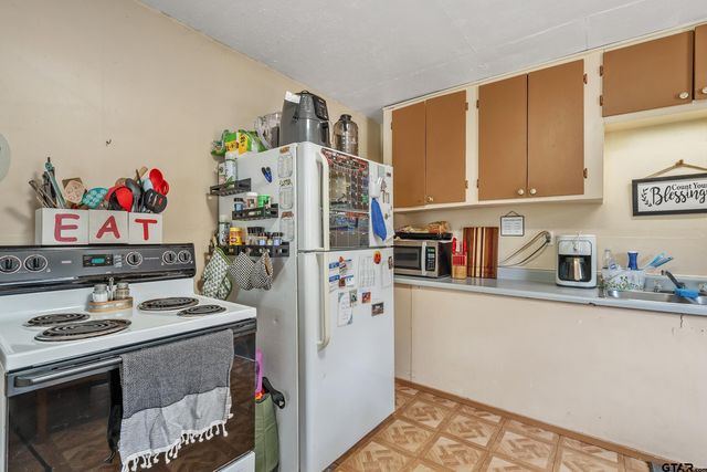 849 County Road 3216, Jacksonville, TX 75766