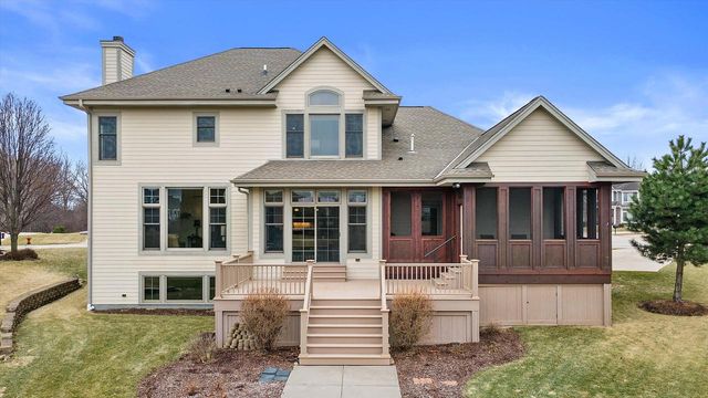 W243N2743 Creekside DRIVE, Pewaukee, WI 53072