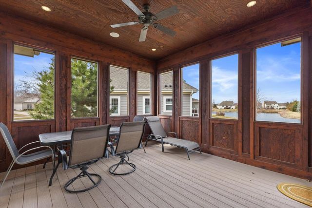 W243N2743 Creekside DRIVE, Pewaukee, WI 53072