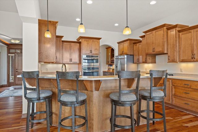 W243N2743 Creekside DRIVE, Pewaukee, WI 53072