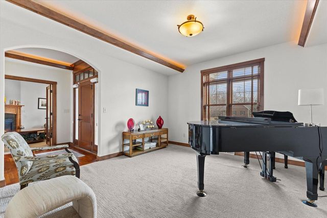 W243N2743 Creekside DRIVE, Pewaukee, WI 53072