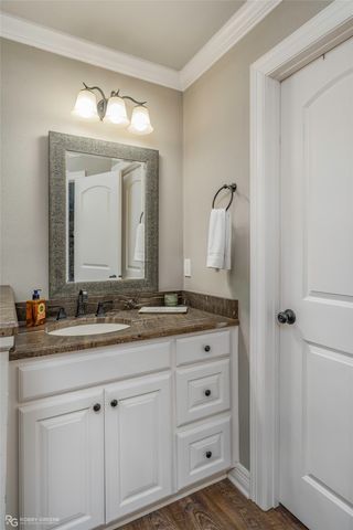 5221 S Lakeshore Drive, Shreveport, LA 71109