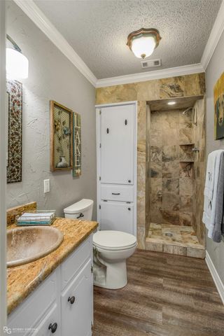 5221 S Lakeshore Drive, Shreveport, LA 71109