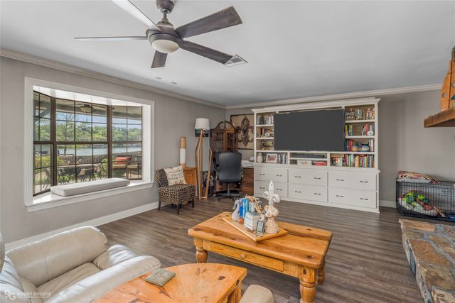 5221 S Lakeshore Drive, Shreveport, LA 71109