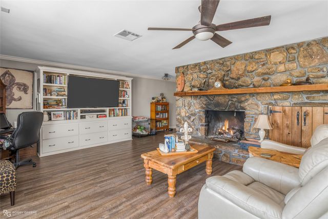 5221 S Lakeshore Drive, Shreveport, LA 71109