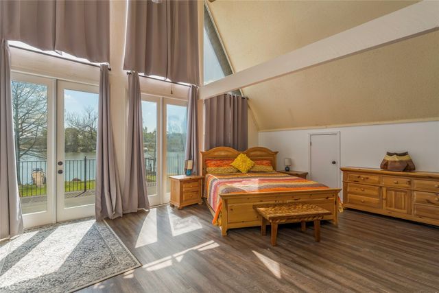 5221 S Lakeshore Drive, Shreveport, LA 71109