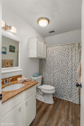 5221 S Lakeshore Drive, Shreveport, LA 71109