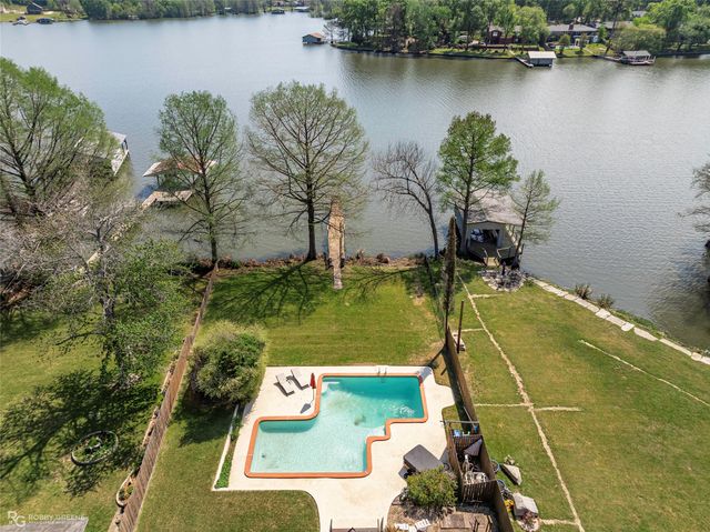 5221 S Lakeshore Drive, Shreveport, LA 71109