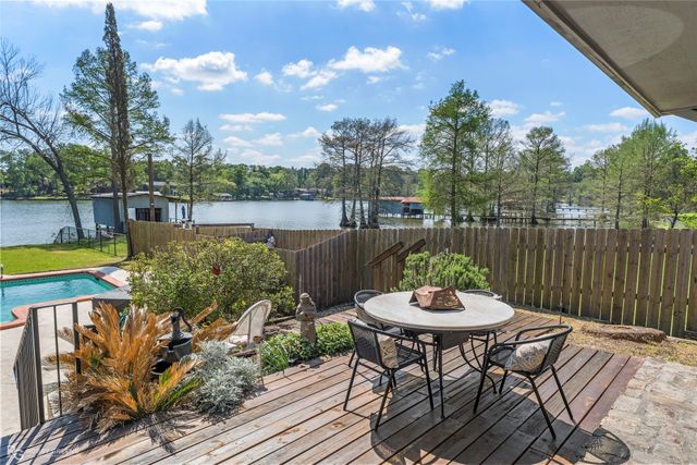 5221 S Lakeshore Drive, Shreveport, LA 71109