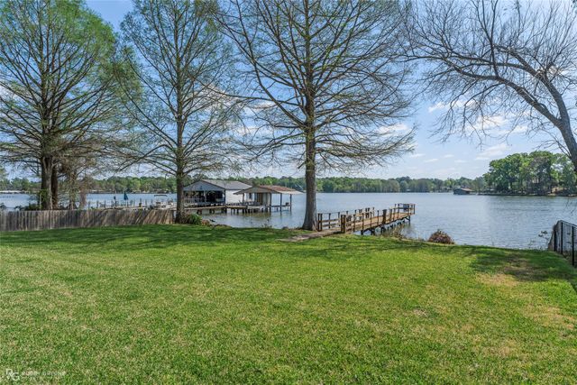 5221 S Lakeshore Drive, Shreveport, LA 71109