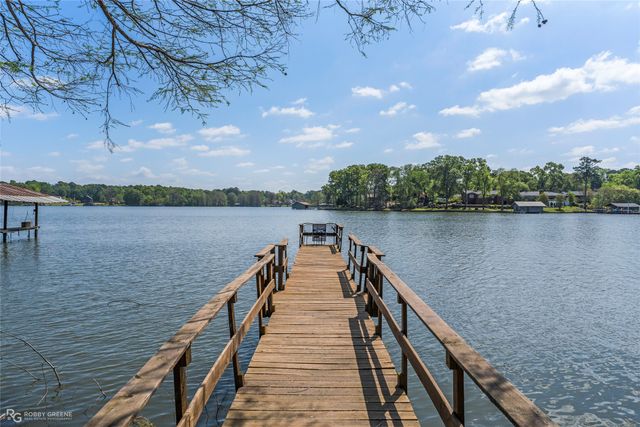 5221 S Lakeshore Drive, Shreveport, LA 71109