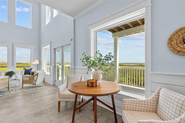 11202 Reagor Way, Galveston, TX 77554