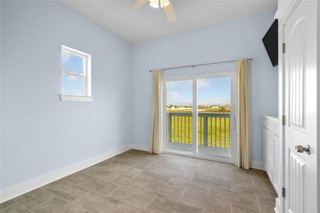 11202 Reagor Way, Galveston, TX 77554