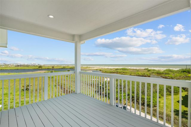 11202 Reagor Way, Galveston, TX 77554