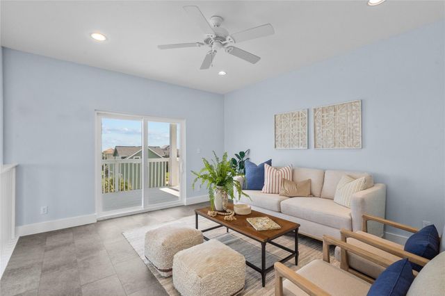 11202 Reagor Way, Galveston, TX 77554